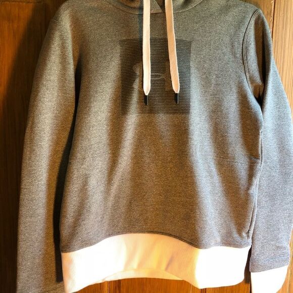 Women’s Under Armour Threadborne Hoodie NWT    - Picture 9 of 10